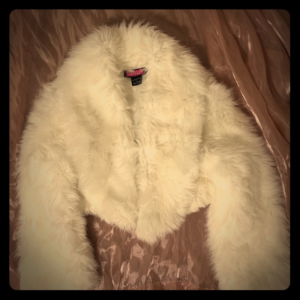 Girls cropped, faux fur jacket